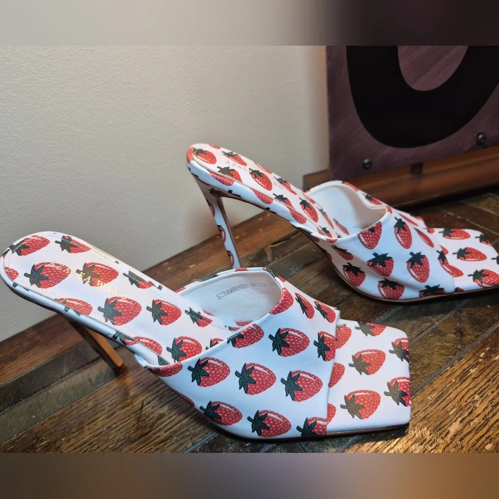 Azalea Wang Strawberry Sandals‎ - Size 11